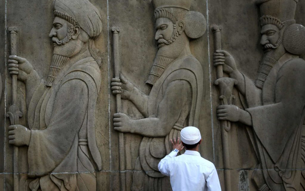 The last of the Zoroastrians by Shaun Walker, in The Guardian